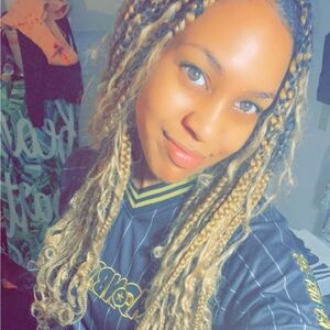 Meet your Posher, Whitney